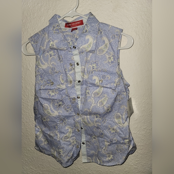 Sleeveless button up - Picture 1 of 5